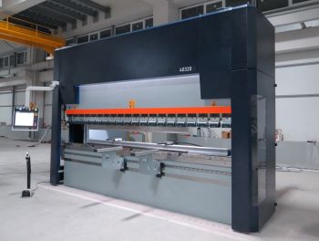 CNC Abkantpresse KK Kletzer Europa Ultra  XL 40320 mm x 400 to, Y1 Y2 X und R CNC Achsen + CNC Bombierung Steuerung 3 D Steuerung 660 W 3D 19 "